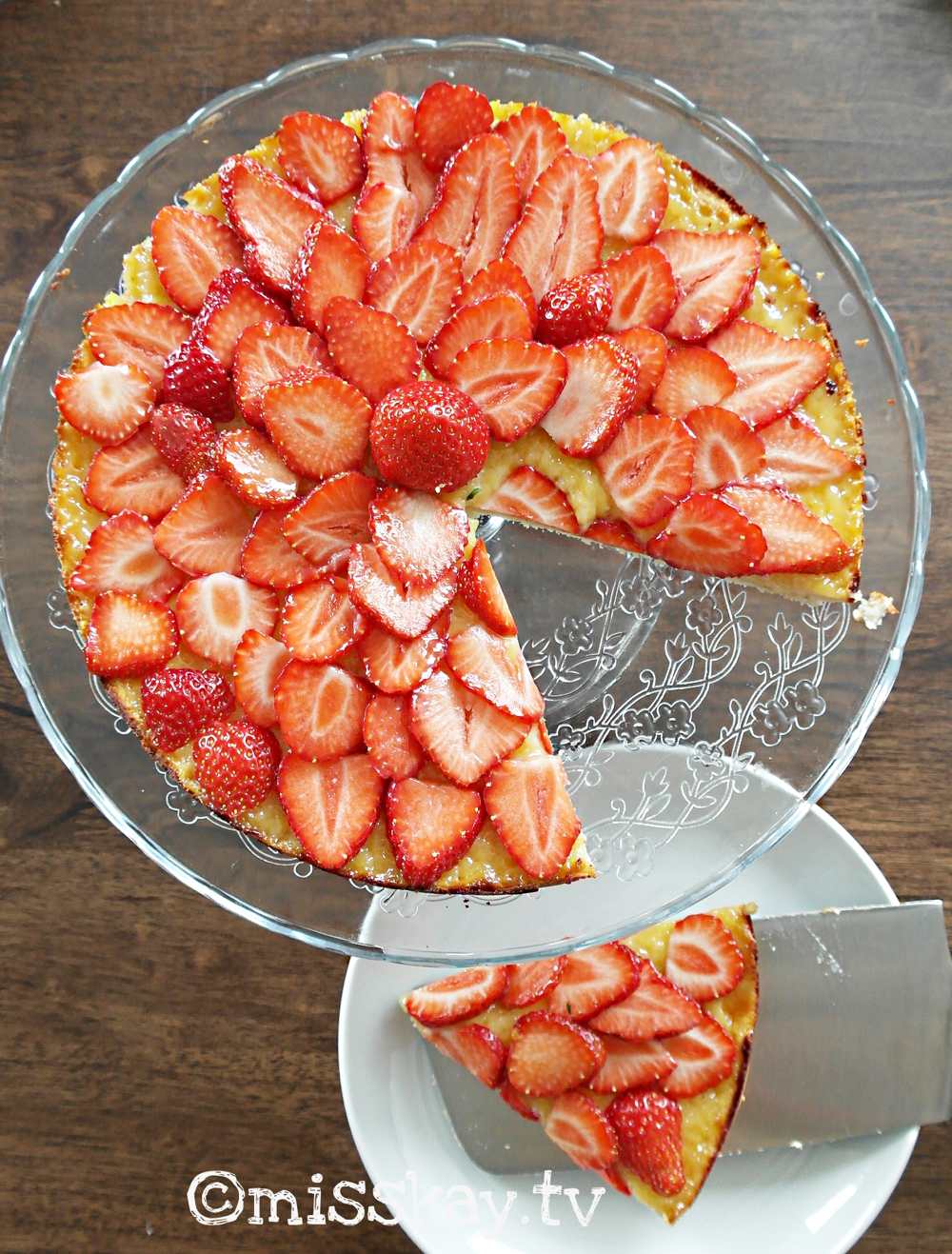 Weißer Schokoladenkuchen mit Erdbeeren (Paleo/Vegan/Low Carb) • misskay.tv